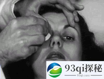 惊悚！1948年隐形眼镜制作过程曝光 用活人眼球制作模型