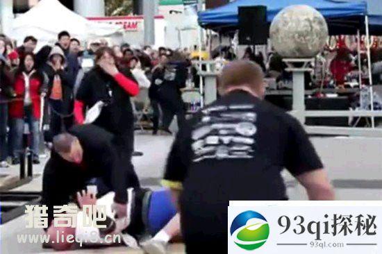 俄大力士参赛出意外 被300斤巨石活活砸死 视频