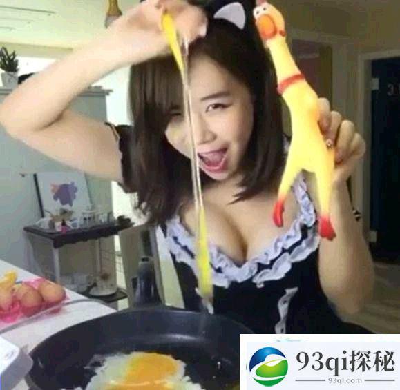 什么鬼！韩国爆乳女主播直播吃生鸡蛋舔死鸡