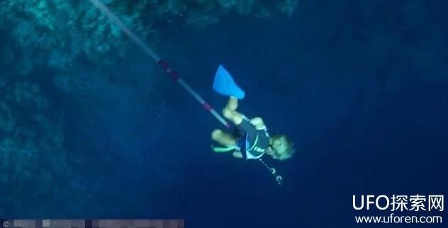 世界最小潜泳者 3岁无氧潜水10米