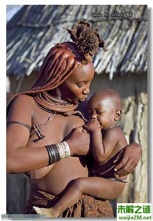非洲＂红泥族＂的留守裸妇 体验原始生活【图】