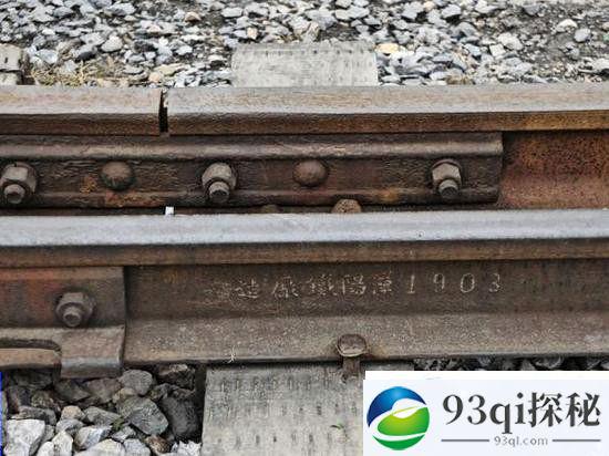 陕西发现长7.5米的清代钢轨仍在使用