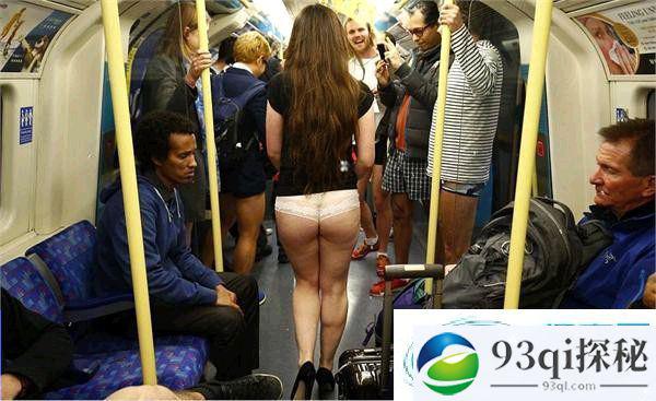一群女生不穿裤子地铁上疯狂拍照 原因竟是·····