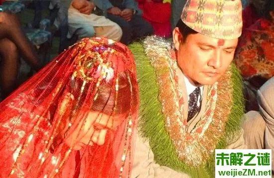 尼泊尔奇怪婚俗 岳父在婚礼上要给女婿洗脚