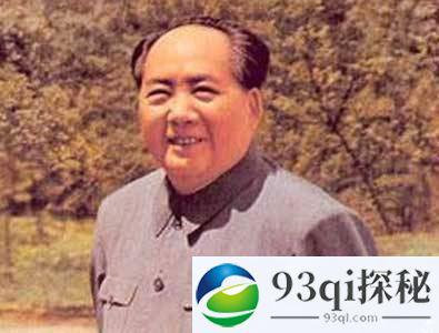1956年毛泽东看何人写的报告好像吃冰糖葫芦?