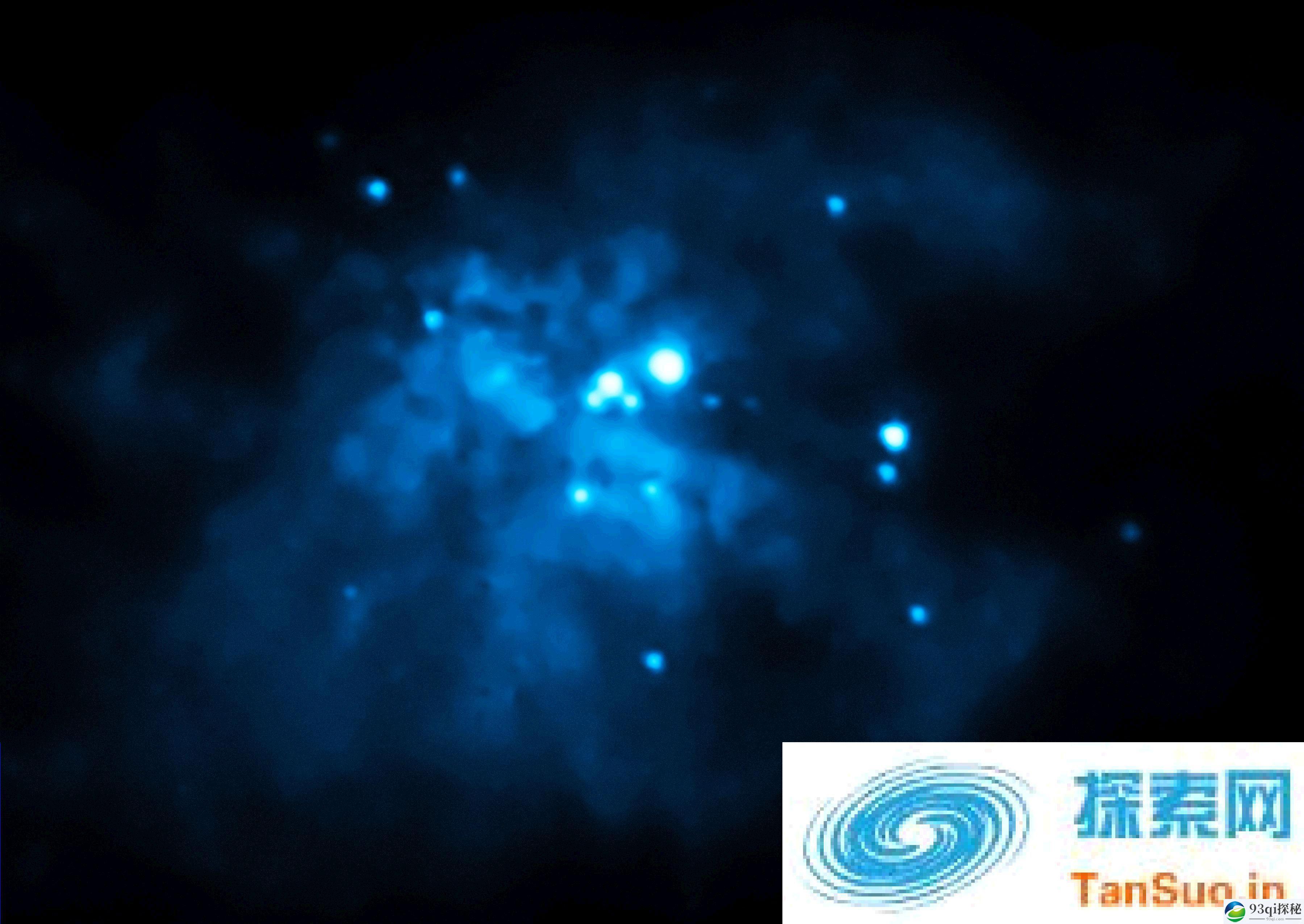 M82星系的中心区域发现两个黑洞