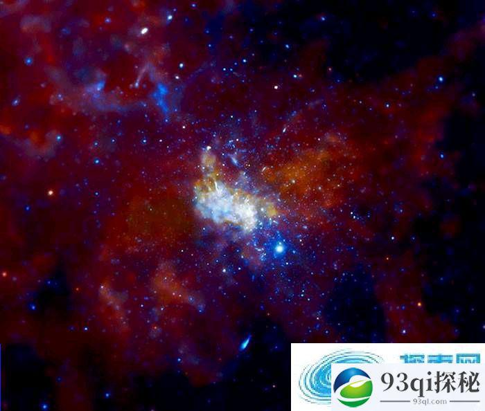 最新模拟研究显示银河系核心的超大质量黑洞能将恒星扯碎抛出残骸碎片