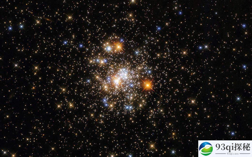 哈勃望远镜最近传回一张闪闪发光的星团