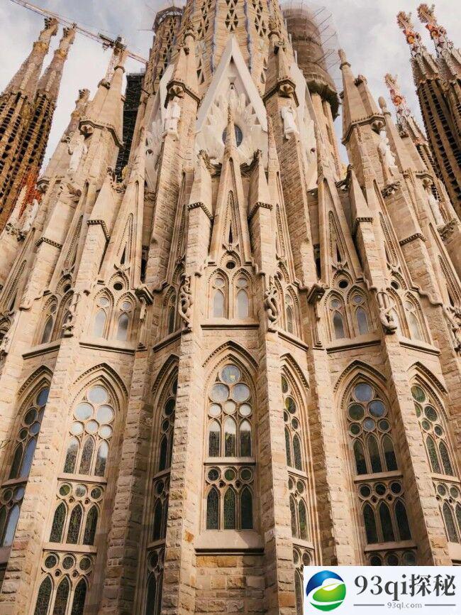 西班牙地标建筑圣家堂：世上最大烂尾楼终封顶