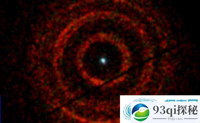 美国宇航局雨燕卫星对天鹅座V404黑洞观测绘制出黑洞中央“靶心”图像