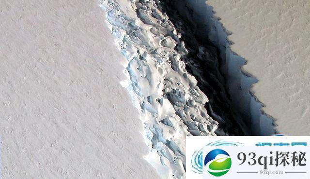 NASA拍到南极冰棚惊现巨大裂缝