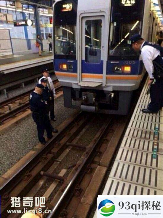 日本车站灵异事件 女子掉进轨掉离奇消失