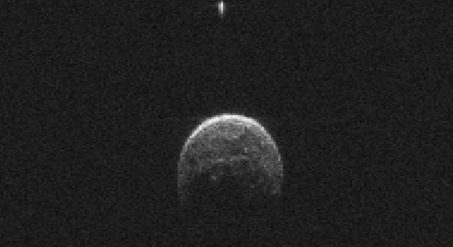 小行星2004 BL86周围物体是UFO