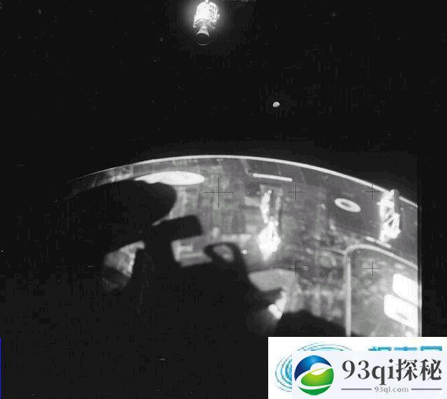 阿波罗飞船突然爆炸，宇航员看到窗外的怪异景象顿时倒吸了一口气，UFO？？？