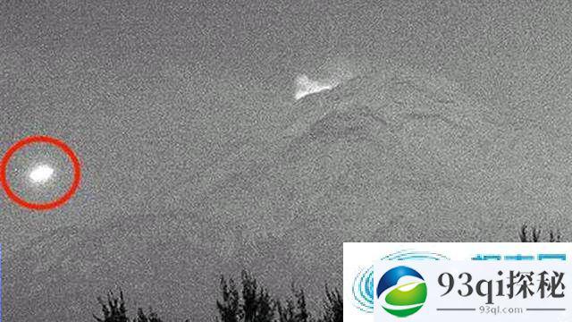 墨西哥火山上空惊现UFO 外星人正在监视？