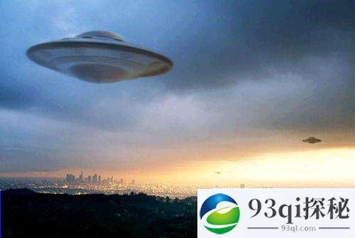 美国橄榄球星称目睹了UFO！巨大橙色物体30秒消失！