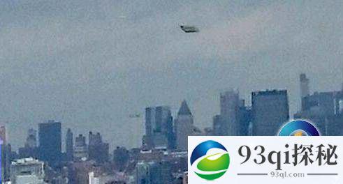 美国纽约又出现UFO 靠近自由女神像