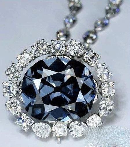 一颗被诅咒的蓝钻石 300多年前的无价之宝 至今无人敢要
