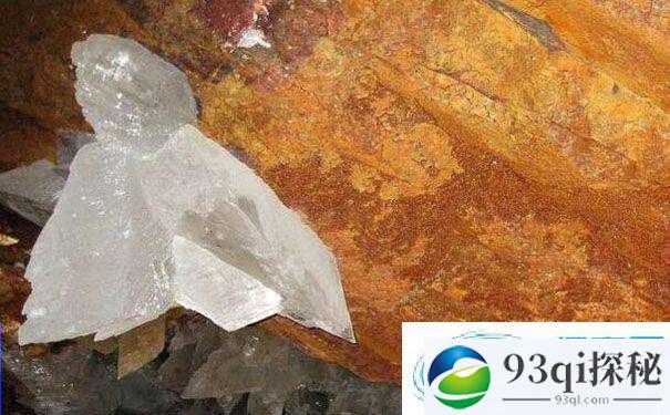 震惊!水晶洞里发现5万年前的生命体